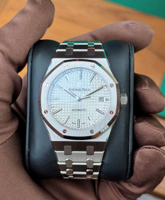 AUDEMARS PIGUET ROYAL OAK JUMBO WHITE