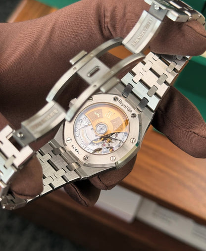 AUDEMARS PIGUET ROYAL OAK JUMBO WHITE